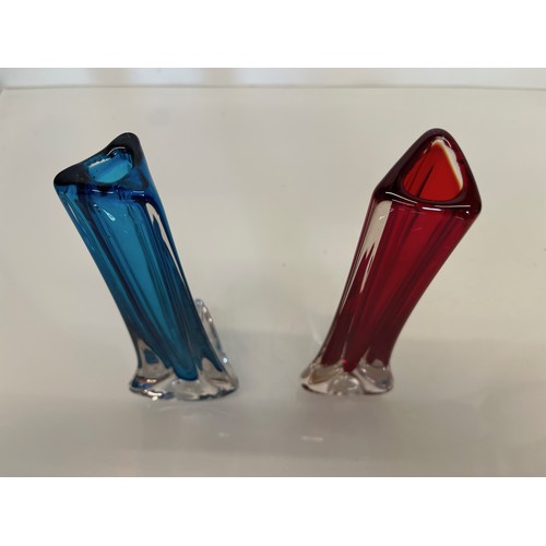 286 - A pair of art glass vases 23 cm high.

This lot is available for in-house shipping