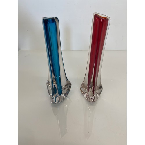 286 - A pair of art glass vases 23 cm high.

This lot is available for in-house shipping