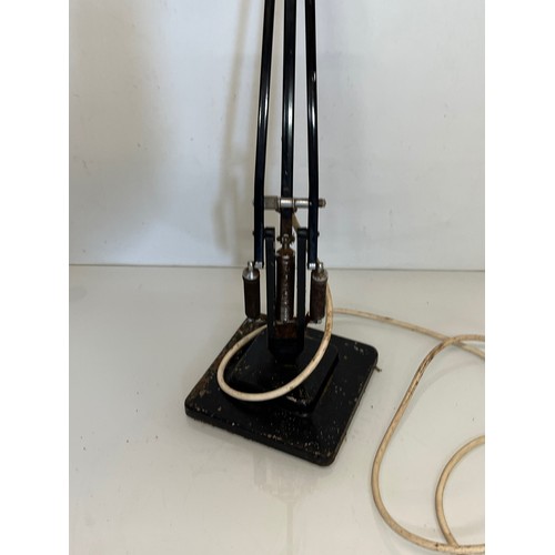 289 - An original Anglepoise desk lamp.

This lot is available for in-house shipping