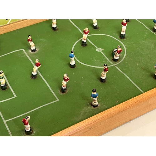 297 - Toys, Table soccer, a flick type toy enabling the ball to moved around the pitch, nice original box,... 