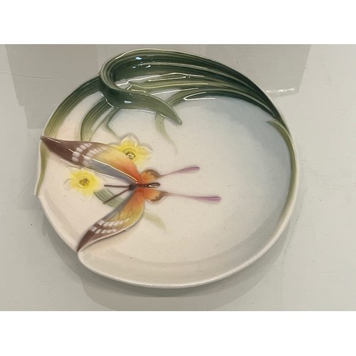 299 - Franz Pottery butterfly plate, boxed.

This lot is available for in-house shipping