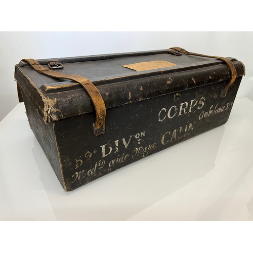 312 - Militaria, large lined canvas and wood officers trunk from WWI.  68 cm x 34 cm x 25 cm high

This lo... 