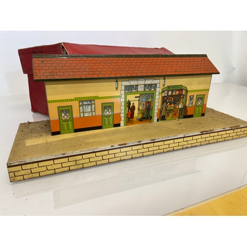 320 - Boxed Hornby O gauge  No. 3 Station

This lot is available for in-house shipping