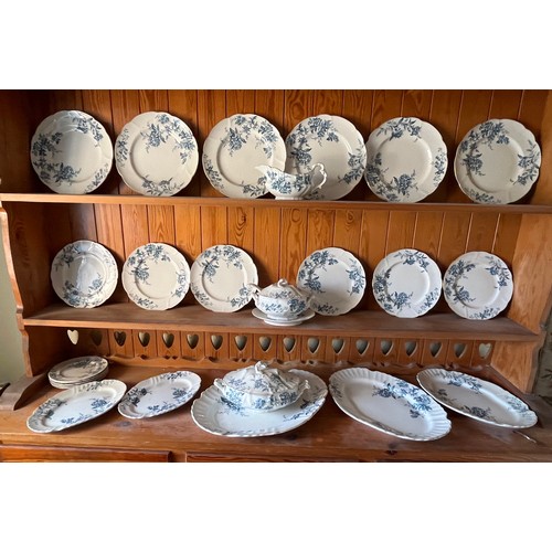 344 - A collection of Doulton Burslem table wares, Devon Spray pattern, 24 pieces.

This lot is collection... 