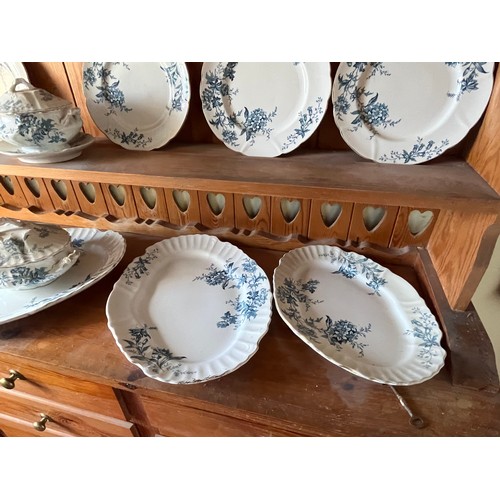 344 - A collection of Doulton Burslem table wares, Devon Spray pattern, 24 pieces.

This lot is collection... 