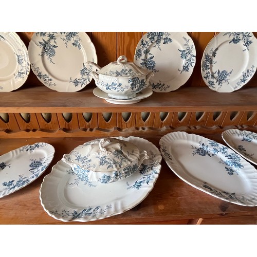 344 - A collection of Doulton Burslem table wares, Devon Spray pattern, 24 pieces.

This lot is collection... 