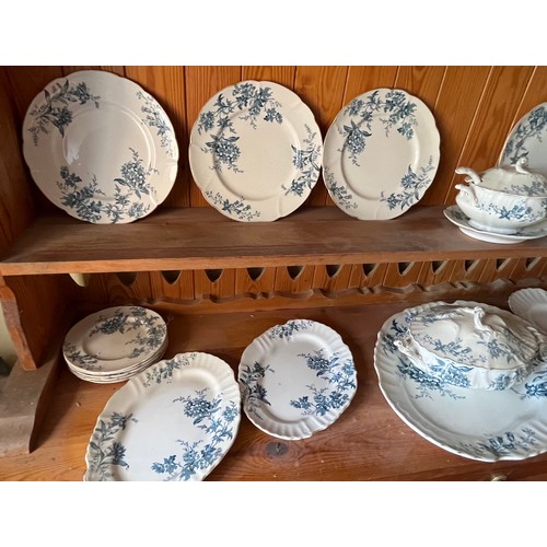 344 - A collection of Doulton Burslem table wares, Devon Spray pattern, 24 pieces.

This lot is collection... 