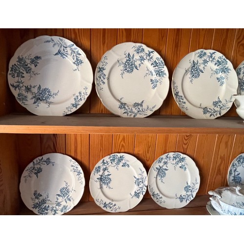 344 - A collection of Doulton Burslem table wares, Devon Spray pattern, 24 pieces.

This lot is collection... 