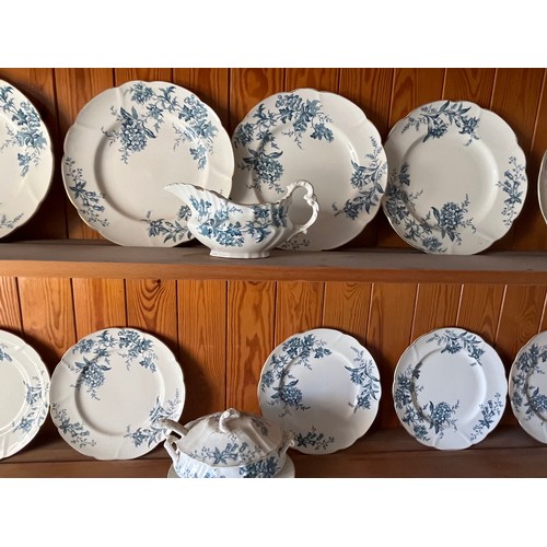 344 - A collection of Doulton Burslem table wares, Devon Spray pattern, 24 pieces.

This lot is collection... 