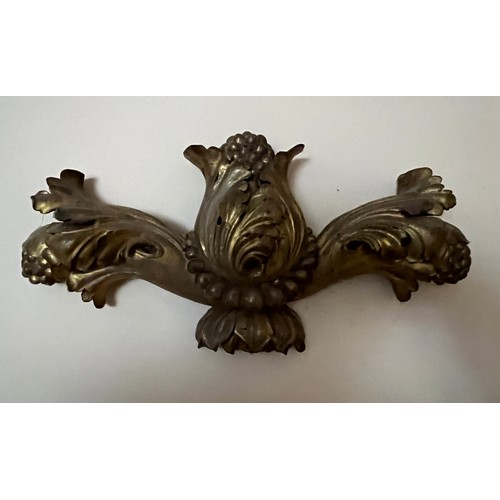 347 - Decorative carved and gilded section 60 cm wide.

This lot is available for in-house shipping