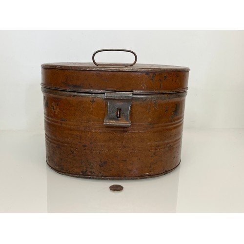 373 - Enamelled steel hat tin,  33 cm x  27 cm x 23 cm high.

This lot is available for in-house shipping