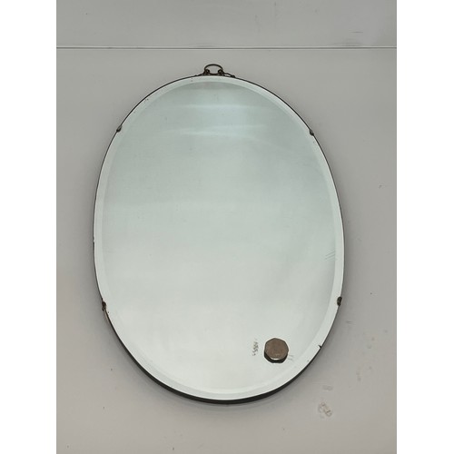 385 - Bevel edged oval wall mirror. 55 cm x 32.5cm, can be hung in a portrait or landscape style.

This lo... 