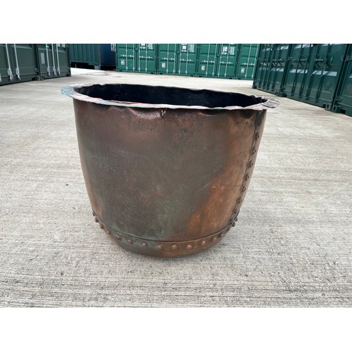3 - Large riveted copper wash tub 75 cm diameter x 55 cm tall.

This lot is collection only.