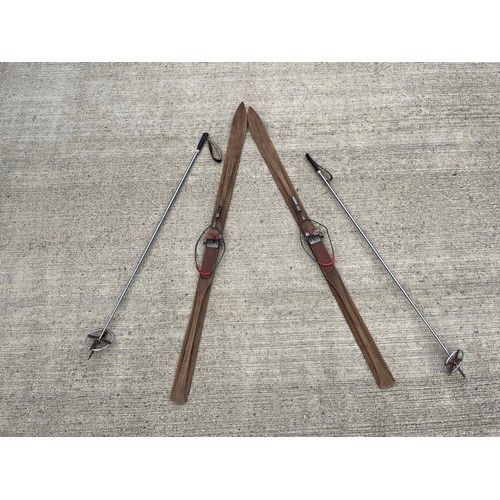 4 - Pair of pre-war wooden ski’s and poles.

This lot is collection only.