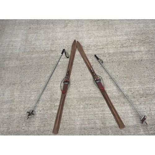4 - Pair of pre-war wooden ski’s and poles.

This lot is collection only.