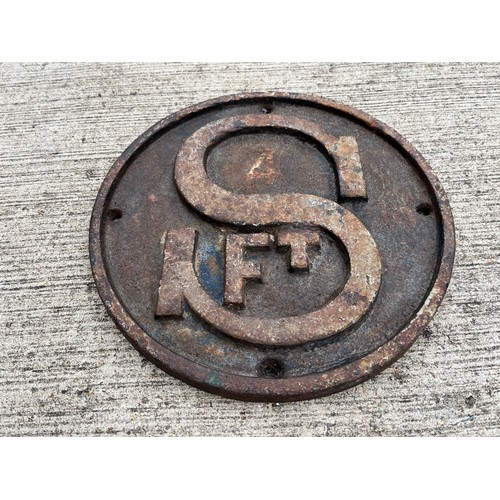 6 - Cast iron sign, sewer marker indicating 4 feet , 24 cm in diameter.

This lot is available for in-ho... 