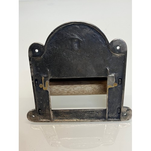 12 - Nickel plated cast iron toilet roll holder. 15 cm high.

This lot is available for in-house shipping