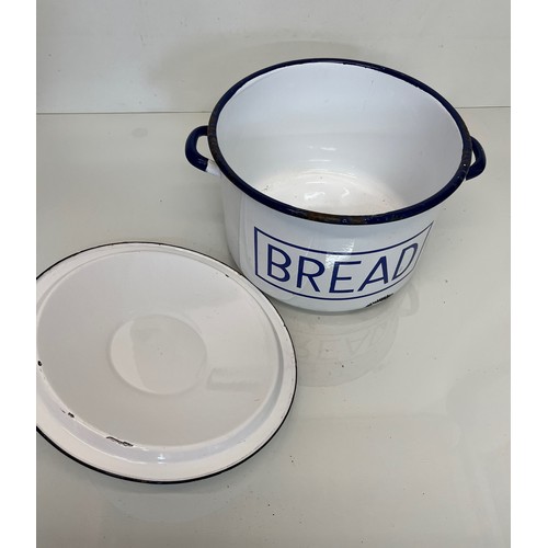 13 - Enamel bread bin 31 cm in diameter.

This lot is available for in-house shipping