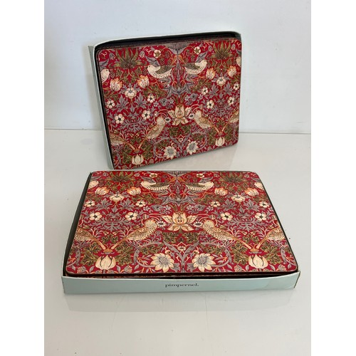 16 - William Morris Strawberry Thief place mats, 12 in all 30 c x 23 cm.

This lot is available for in-ho... 