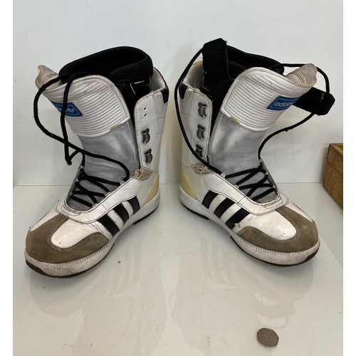 20 - Adidas Samba trainers design snow boarding boots with Continental branded soles, size UK 9.

This lo... 