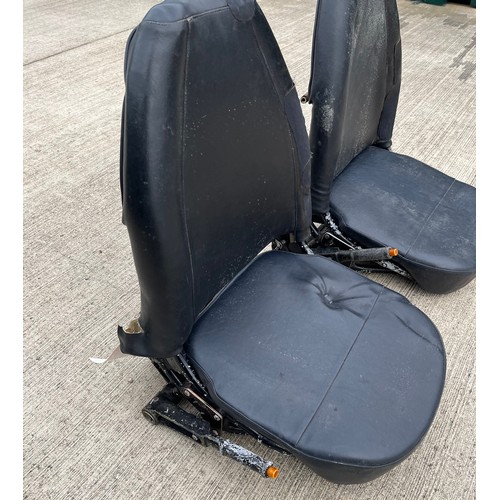 24 - Aviation collectable, A pair of Cockpit seats from a 1950’s De Havilland Dove.

This lot is Collecti... 