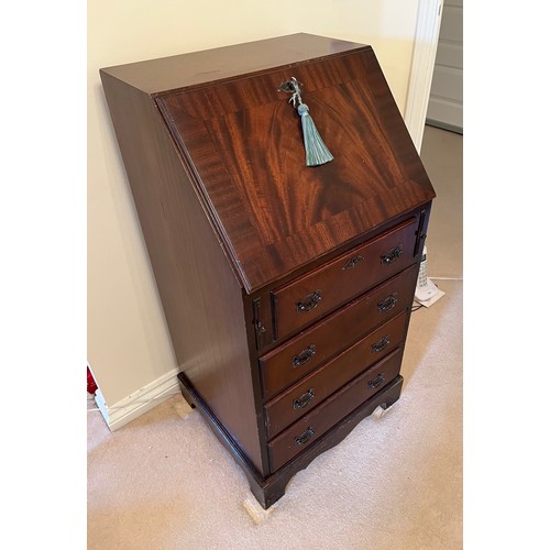 62 - Small bureau with decorative veneer to the front. 51 cm x 45 cm x 99 cm high.

This lot is collectio... 