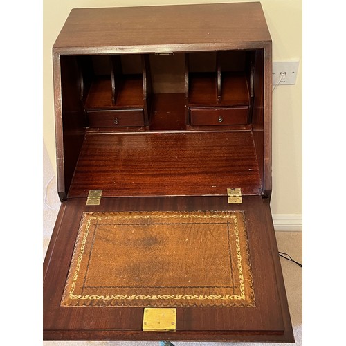 62 - Small bureau with decorative veneer to the front. 51 cm x 45 cm x 99 cm high.

This lot is collectio... 