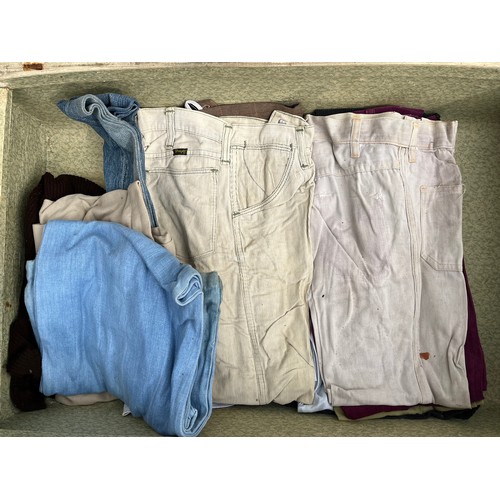 164 - Trunk of clothing, old bell bottom jeans etc.

This lot is collection only