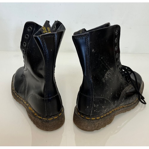 165 - Vintage Air Wair Boots size 6.

This lot is available for in-house shipping