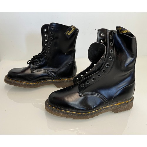 165 - Vintage Air Wair Boots size 6.

This lot is available for in-house shipping