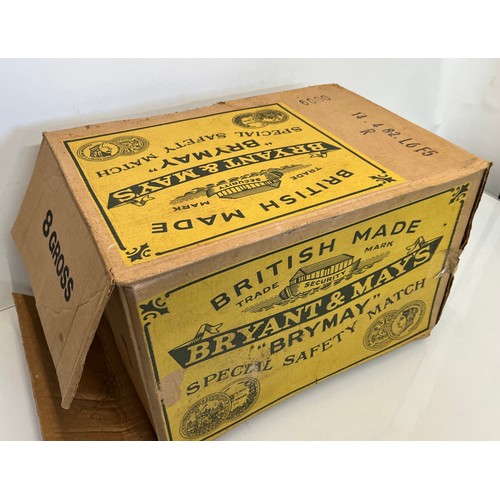 166 - Phillumeny, a large packing box advertising for Bryant and May matches. 47 cm x 30 cm x 32 cm.

This... 