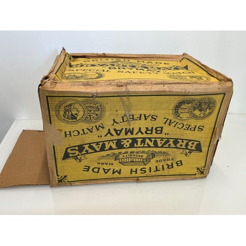 166 - Phillumeny, a large packing box advertising for Bryant and May matches. 47 cm x 30 cm x 32 cm.

This... 