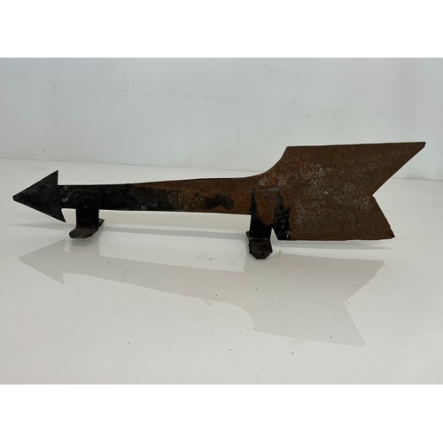 171 - Wrought iron blacksmith made directional arrow possibly from a weather vane. 50 cm long.

This lot i... 
