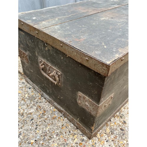 176 - Military storage chest marked for the 19th Royal Hussars, 77 cm x 49 cm x 33cm high.

This lot is co... 