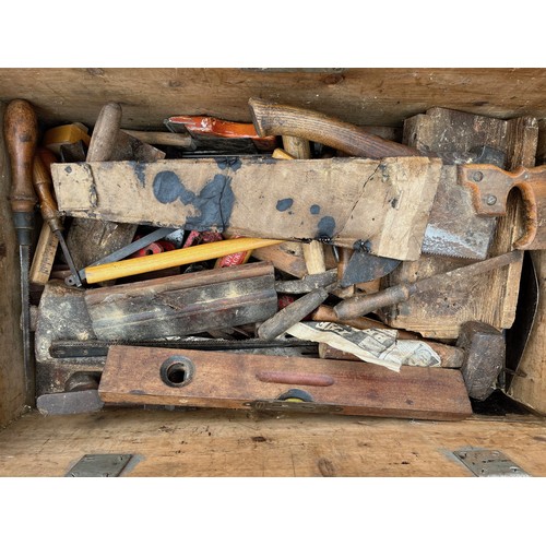 471 - Tools, mixed quantity of hand tools, as shown.
No Box.

This lot is collection only.