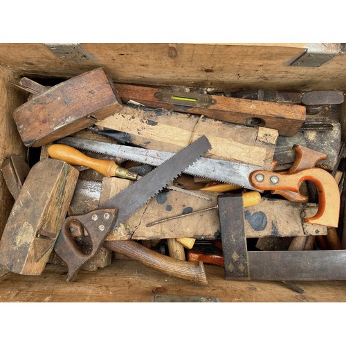 471 - Tools, mixed quantity of hand tools, as shown.
No Box.

This lot is collection only.