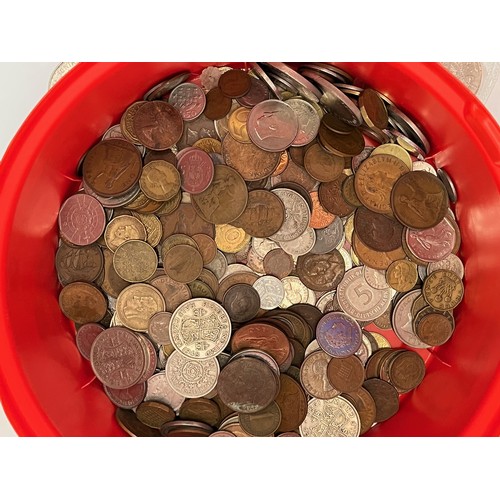 199 - A tub of coins.

This lot is available for in-house shipping