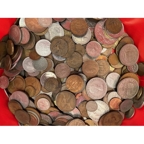 199 - A tub of coins.

This lot is available for in-house shipping