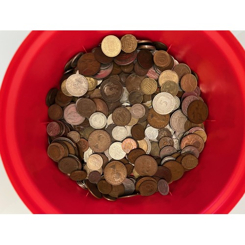 199 - A tub of coins.

This lot is available for in-house shipping