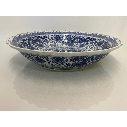 204 - Oriental bowl decorated with Dragons. 40 cm in diameter.

This lot is available for in-house shippin... 