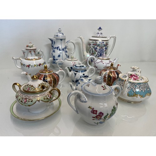 443 - A collection of twelve decorative tea pots, Spode, V & A collection, Coalport etc.

This lot is avai... 