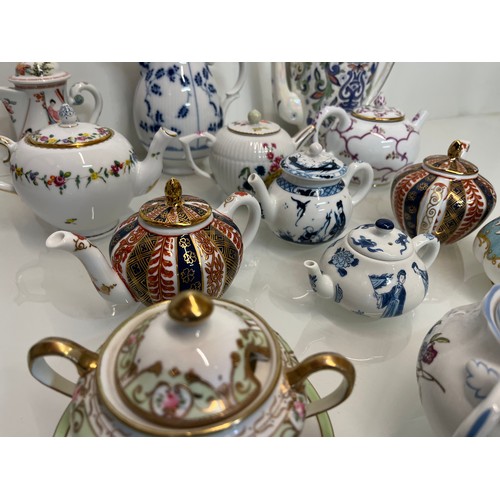 443 - A collection of twelve decorative tea pots, Spode, V & A collection, Coalport etc.

This lot is avai... 