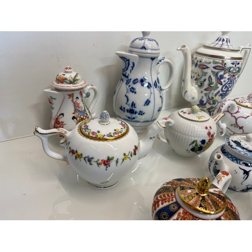 443 - A collection of twelve decorative tea pots, Spode, V & A collection, Coalport etc.

This lot is avai... 