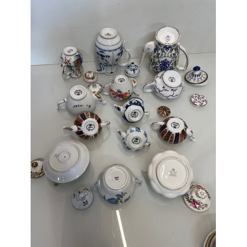 443 - A collection of twelve decorative tea pots, Spode, V & A collection, Coalport etc.

This lot is avai... 