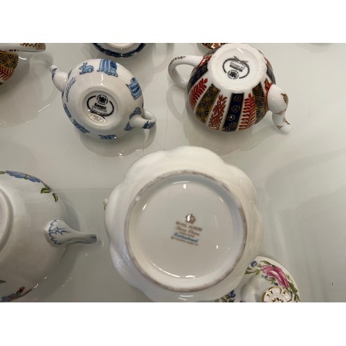 443 - A collection of twelve decorative tea pots, Spode, V & A collection, Coalport etc.

This lot is avai... 