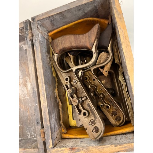 462 - Tools, Three boxed wood working planes, part of a large collection of carpentry tools.

This lot is ... 