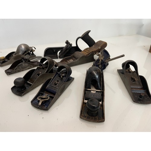 463 - Tools, Eight wood working planes, part of a large collection of carpentry tools.

This lot is availa... 