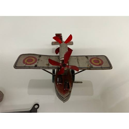 371 - lithographed tin plate toy flying boat, 17 cm long.

This lot is available for in house shipping