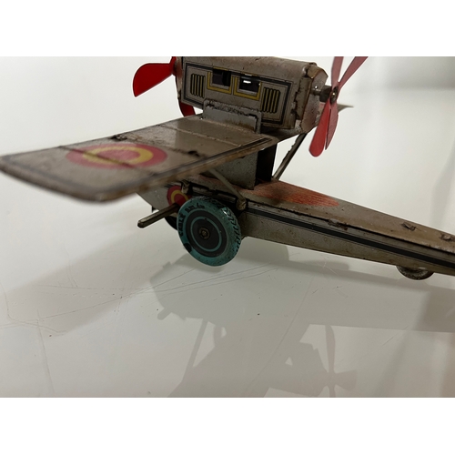 371 - lithographed tin plate toy flying boat, 17 cm long.

This lot is available for in house shipping