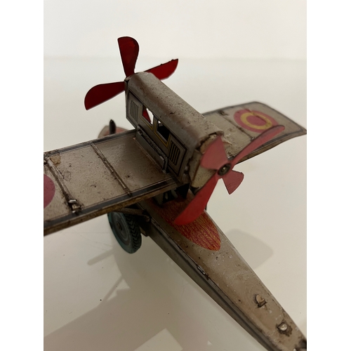 371 - lithographed tin plate toy flying boat, 17 cm long.

This lot is available for in house shipping